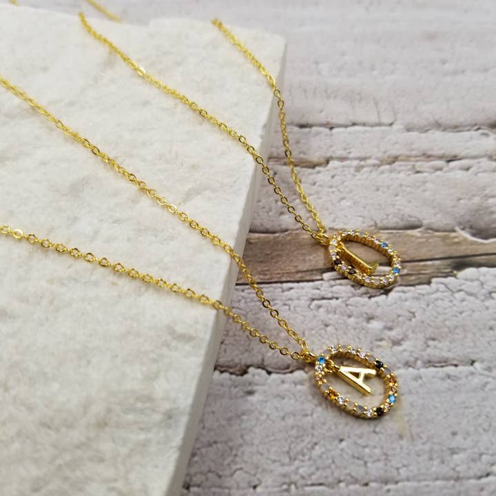 Treasure Wholesale - Wholesale Pendant/Charm Necklace - Oval Initial Necklace