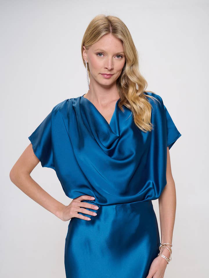 Made in USA satijnen top met korte mouwen voor wholesale door Renee C.