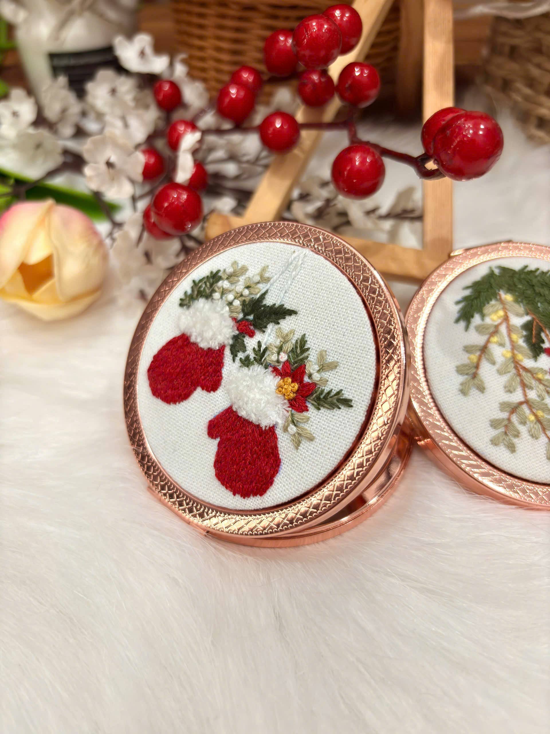 Maple Dream Store – Engroshandel Kompaktspejl – Premium Vintage Blomstret Håndbroderet Lommespejl9