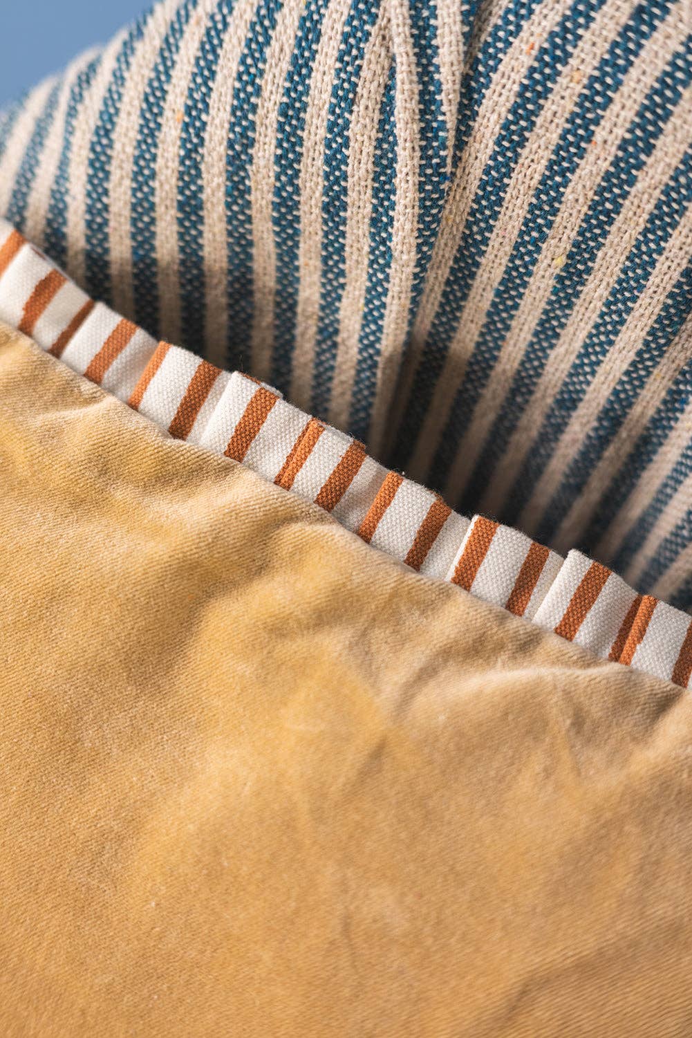 Ian Snow Ltd – Almofada de cadeira por atacado – Capa de Almofada de Veludo Bordada em Cru com Pato4