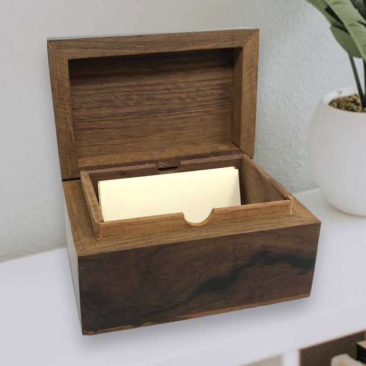 Caja cubierta para tarjetas de presentación con bisagras de madera de acacia para venta al por mayor de Wilco Home