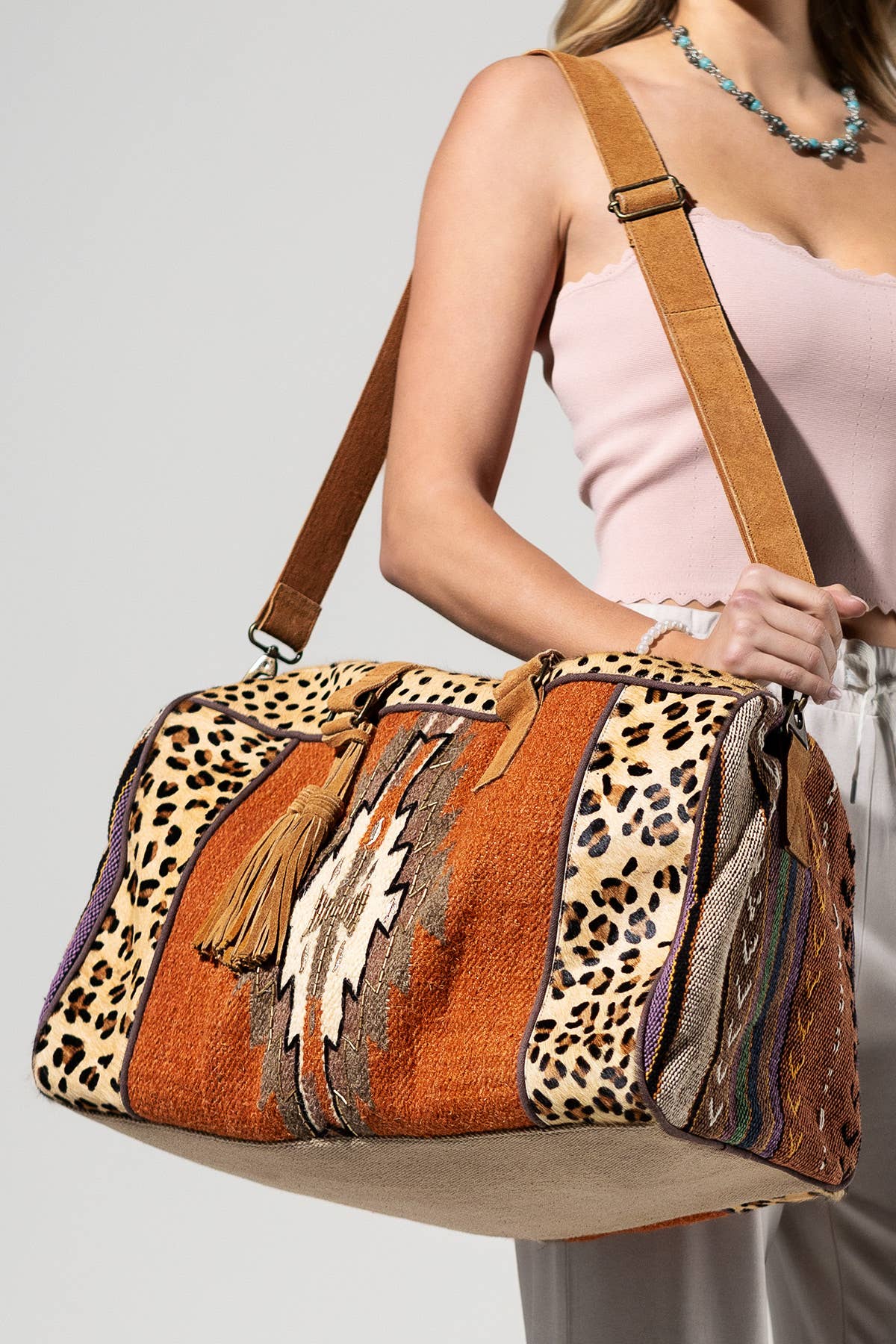 HAKUNA MATATA Bolso fin de semana Hakuna Matata con motivo étnico tejido a mano de venta al por mayor en Faire5