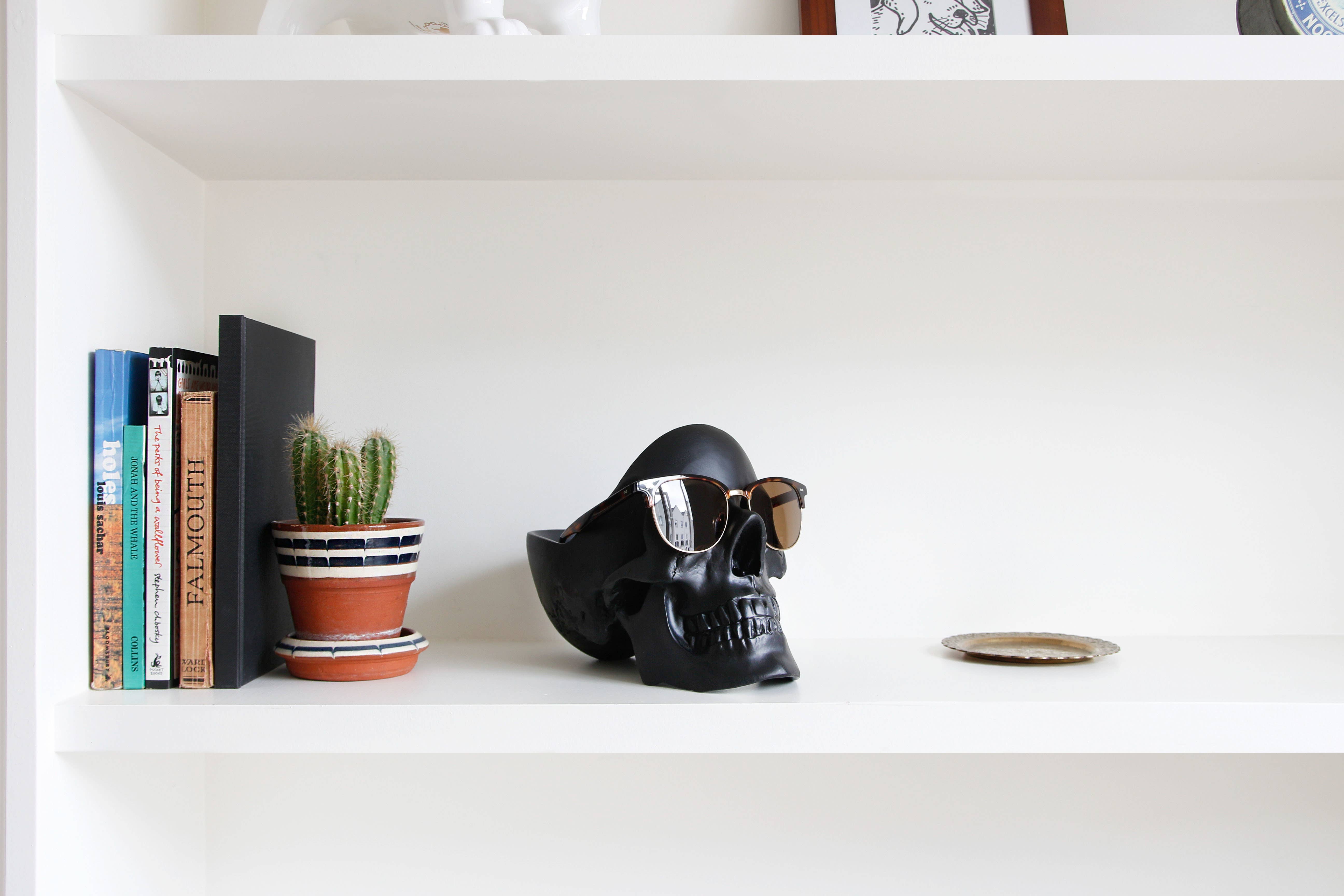 SUCK UK Ltd - USA - Wholesale Desk Organizer - Skull Tidy - Black1