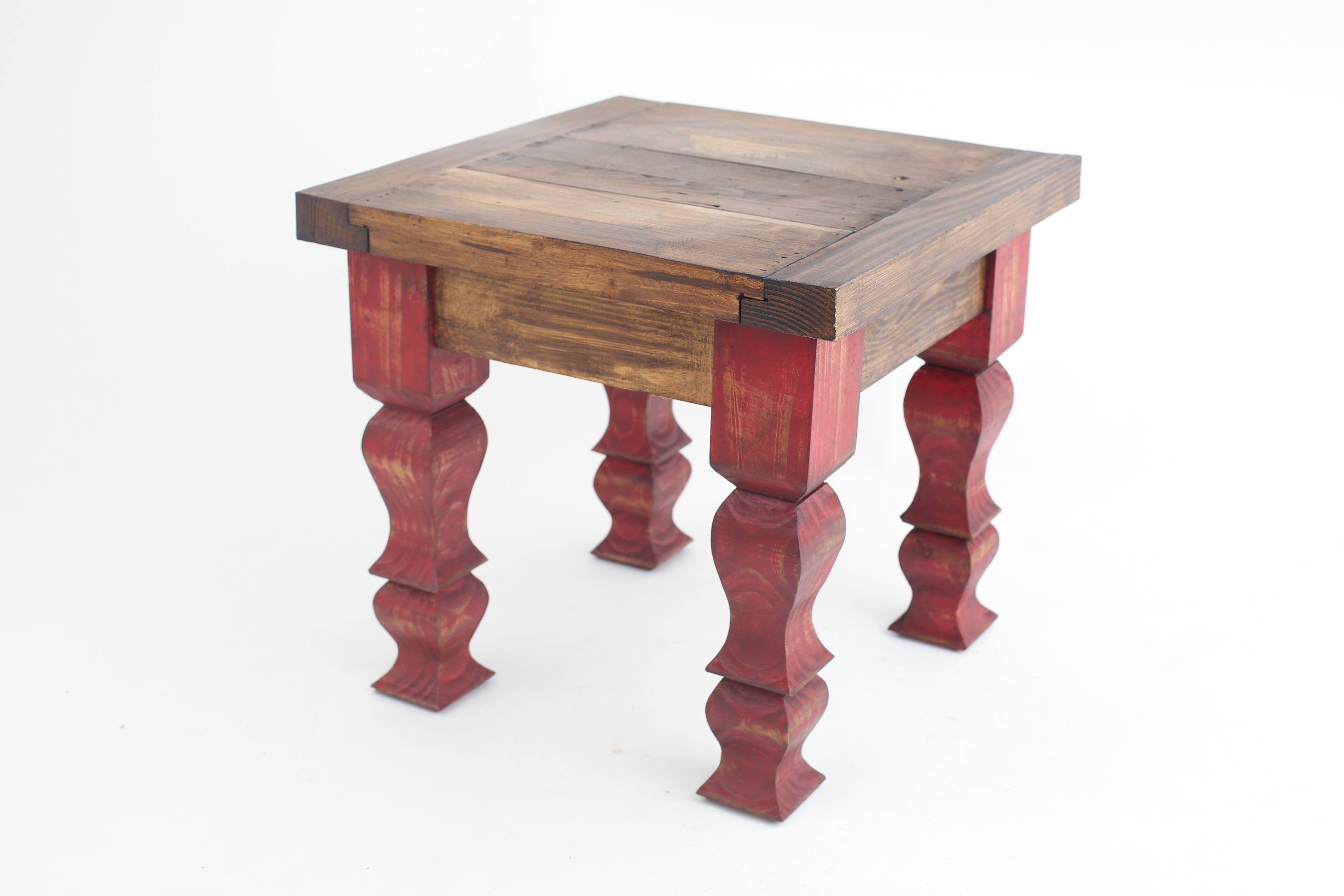 My Amigos Imports - Vendita all'ingrosso Tavolini - Tavolino in legno riciclato da porte antiche - 46x46x43 cm3