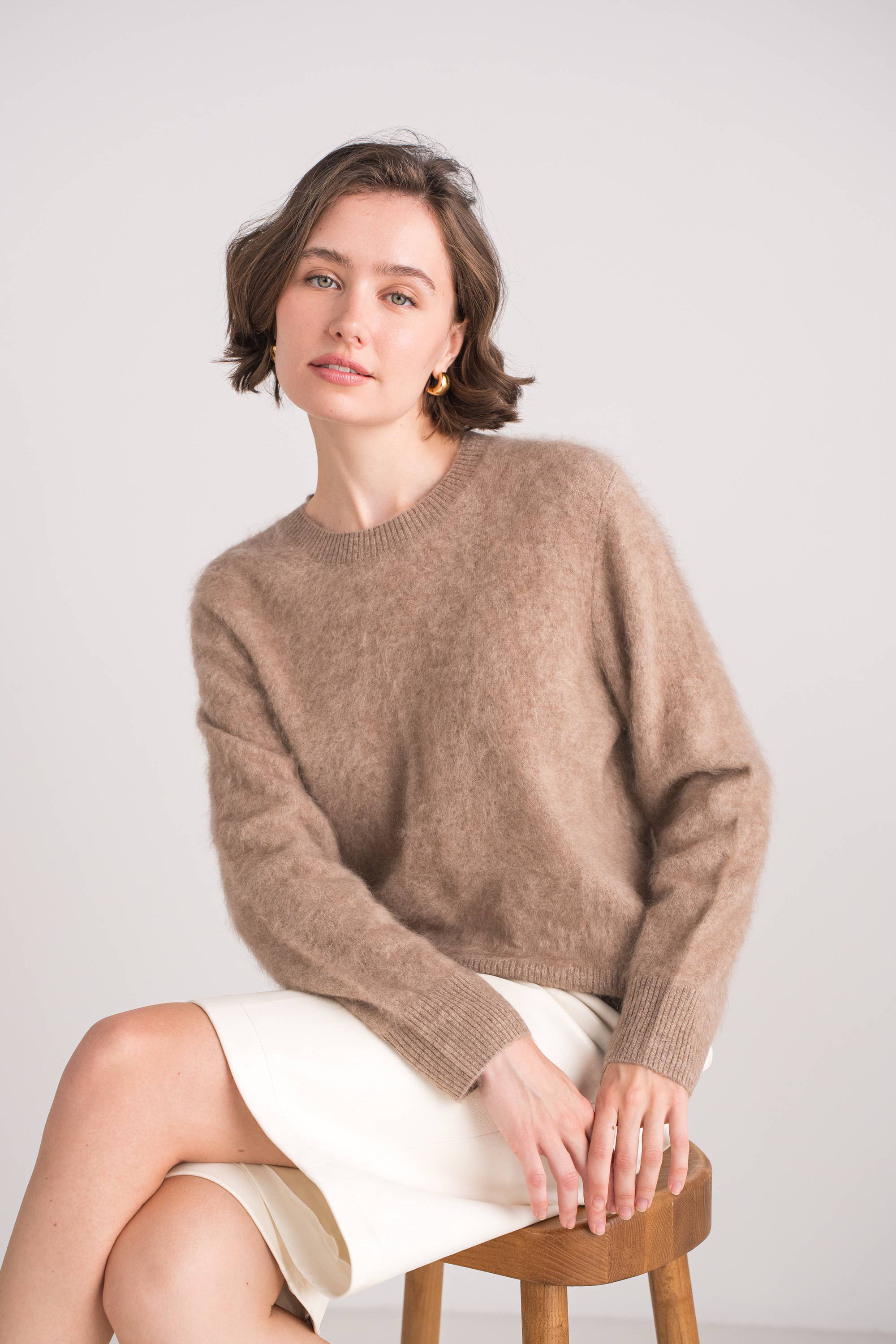 jw.atelier – wholesale Knitted jumper – Women′s – 100% brushed cashmere crew neck sweater6