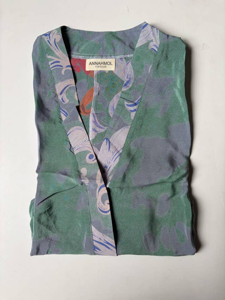Annahmol - Wholesale Blouse - Women's - Vintage Silk Kimono Top: Free Size: BEST SELLERĀ : OOAK18