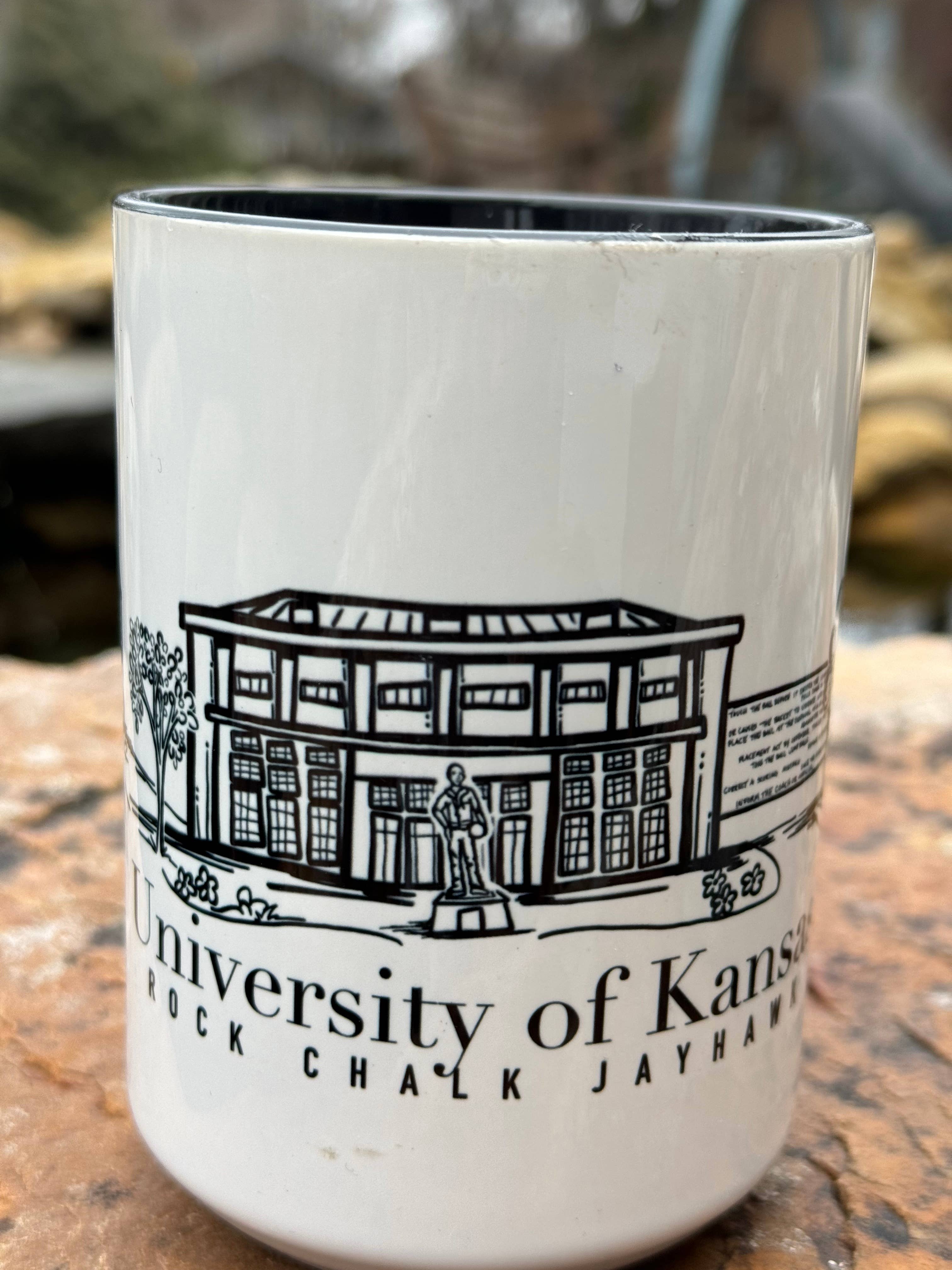 Something Beautiful - Vendita all'ingrosso Tazza - Tazza con storia della pallacanestro dell'Università del Kansas0