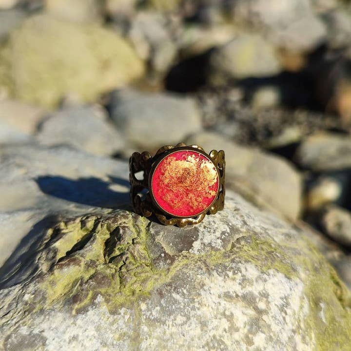 Einzigartiger Jugendstil-Ring Rot Messing | Maroussia Bijou für den Großhandel von Maroussia Bijou