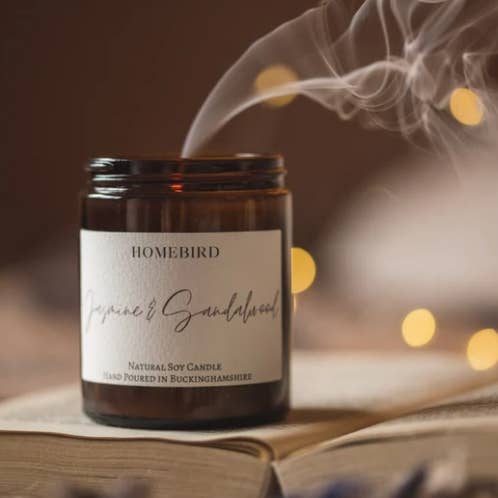 Jasmin & Sandeltræ - Naturligt sojavokslys for engroshandel hos Homebird Candle Co.