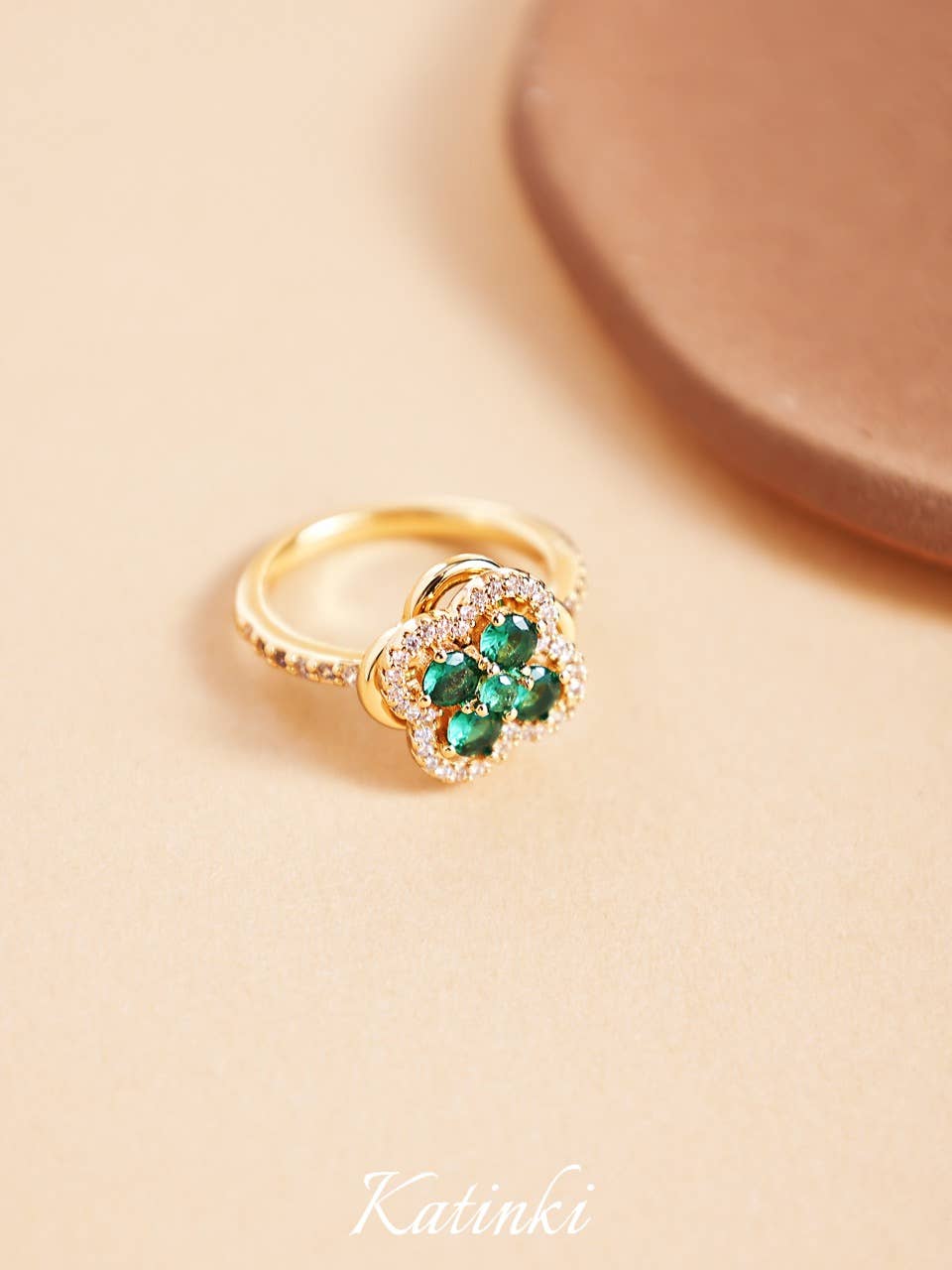 Katinki – wholesale Multi-stone ring – Green Clover Zircon Spinning Ring1