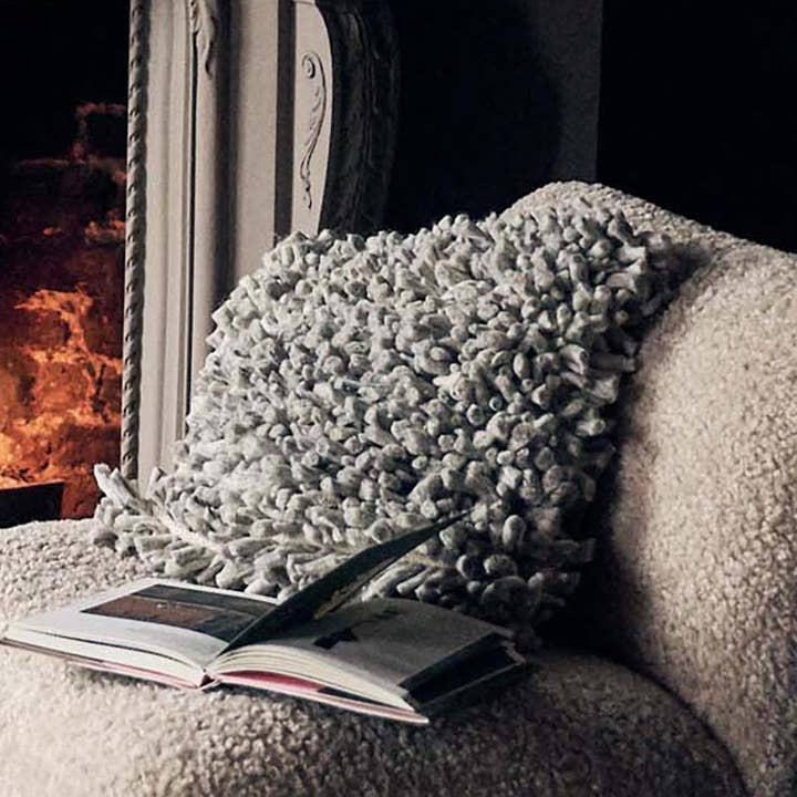 Cojín Peludo Texturizado Dora para venta al por mayor de Abigail Ahern