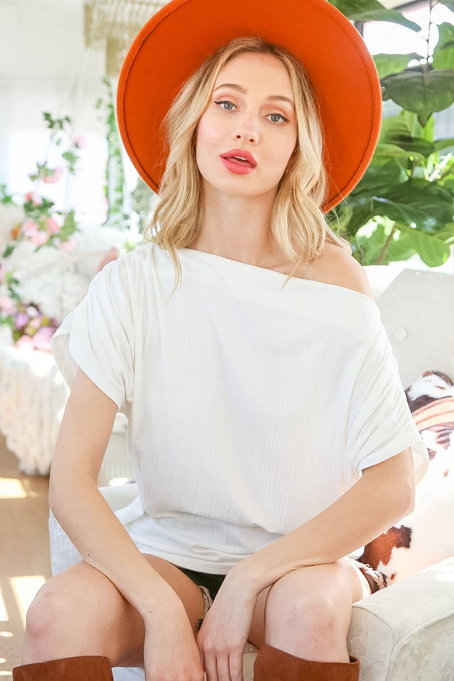 Vine & Love – Großhandel Strickoberteil – Damen – Rippstrickoberteil aus Jersey mit U-Boot-Ausschnitt VT3190110