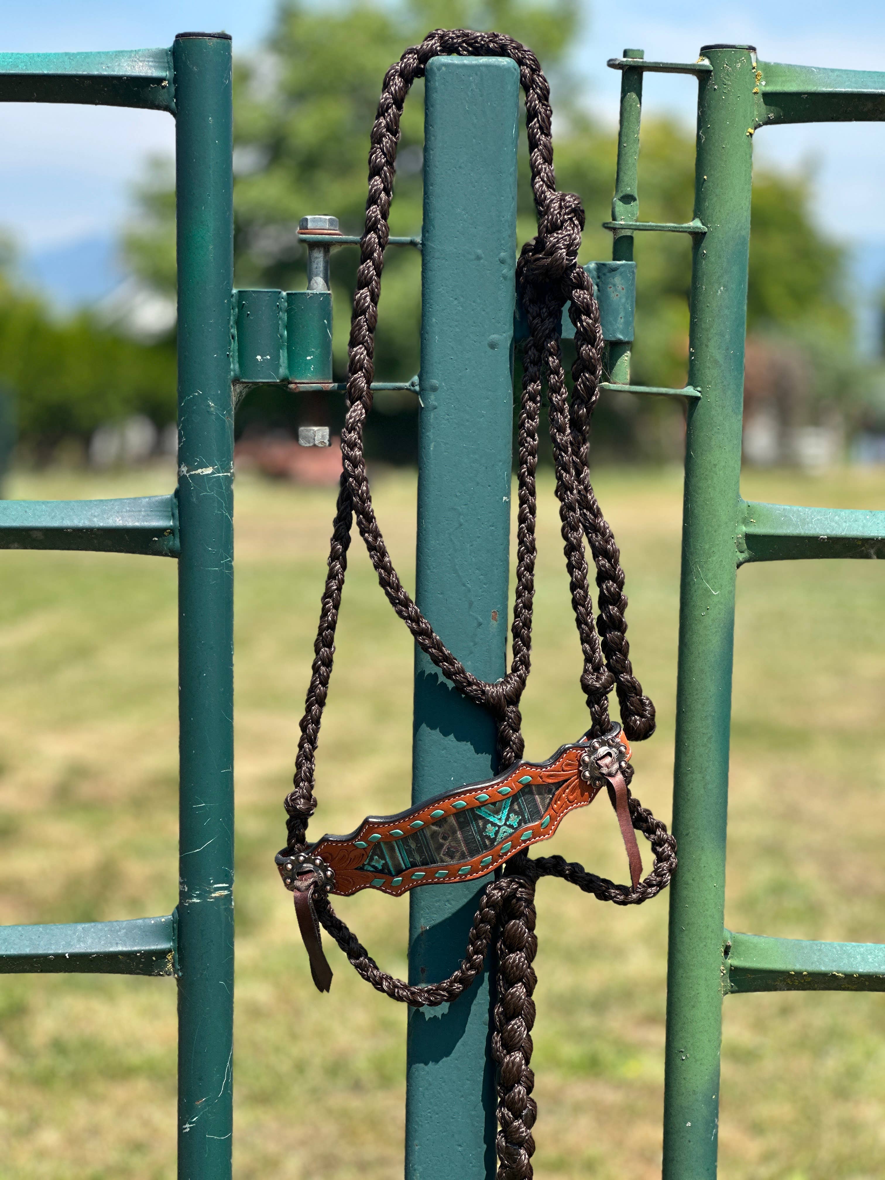 Schulz Equine – wholesale Ridutrustning – Flätat repgrimma i mule tape-stil med grimskaft11