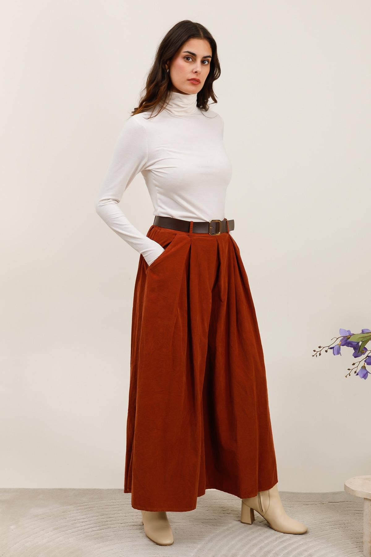 LÉA & LUC - Wholesale Pants - Women's - Cotton velvet trousers with belt REF. 365224