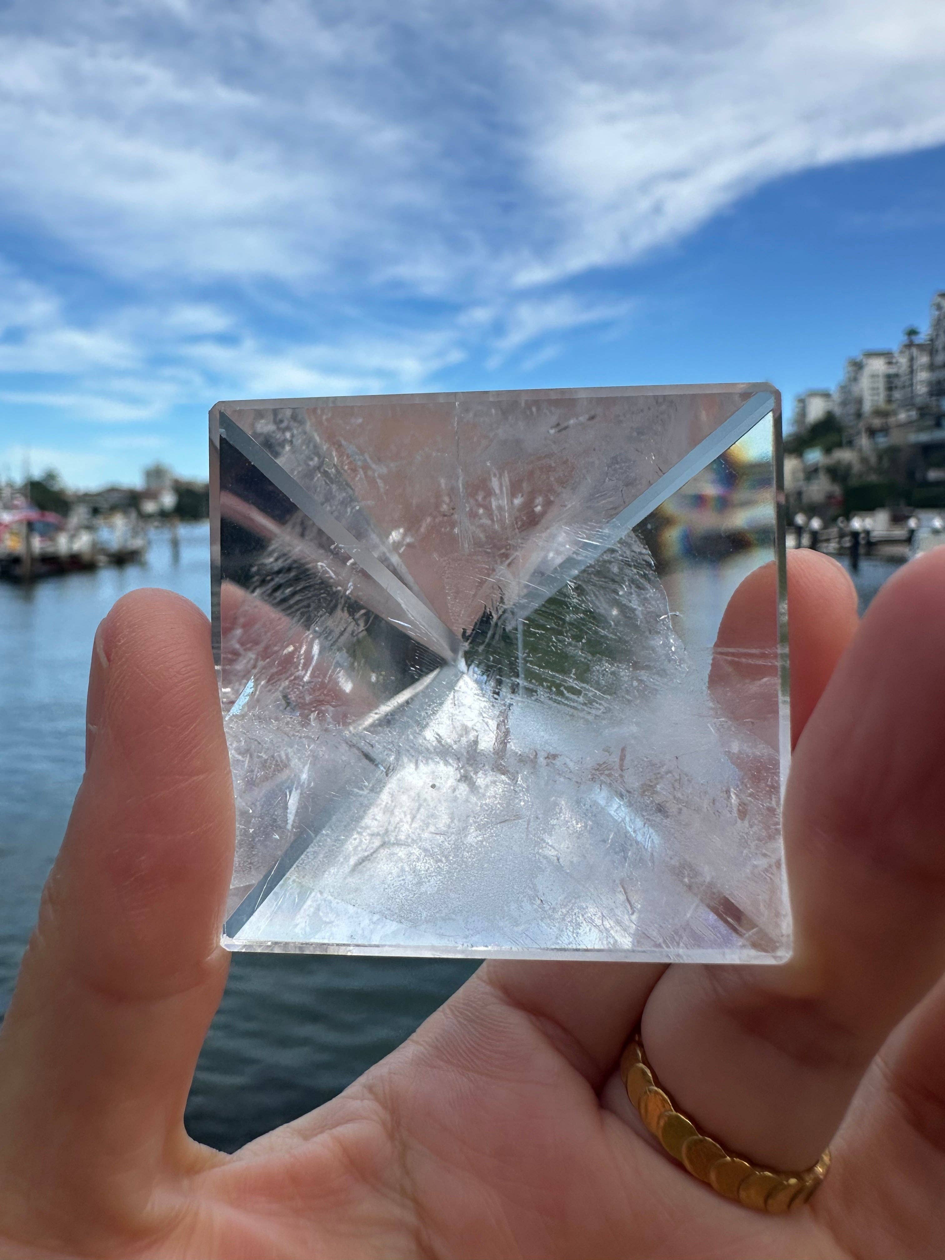 Moon Rituals – wholesale Andlig sten/kristall – Klar Kvarts Pyramid – Manifestations- och Healingkristall för Energi och Klarhet, Julkristallgåva6