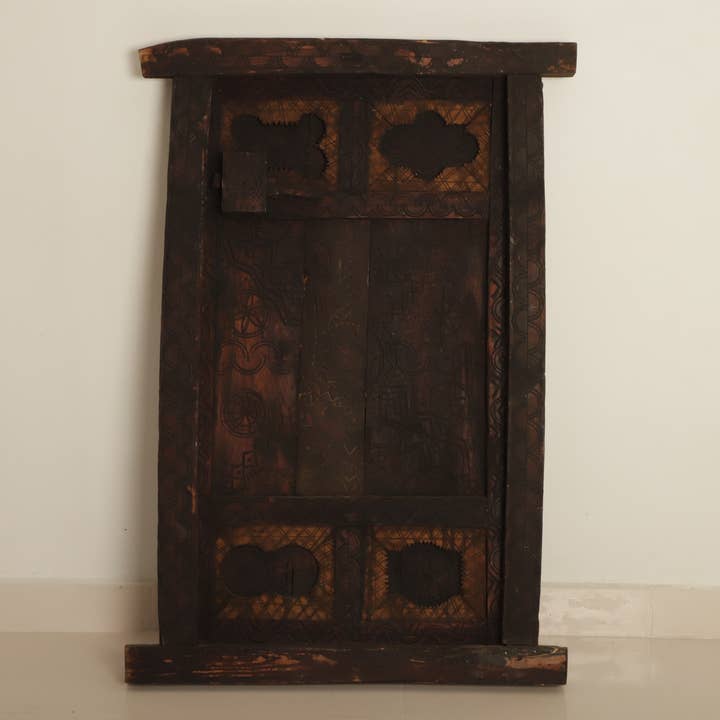 Painel de Porta Antiga Marroquina em Madeira com Motivos em Relevo em Moldura por atacado de MUSMUSRUGS