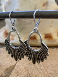 Nizhoni fjer dingle sølv øreringe for engroshandel hos Mon Amie Jewelry