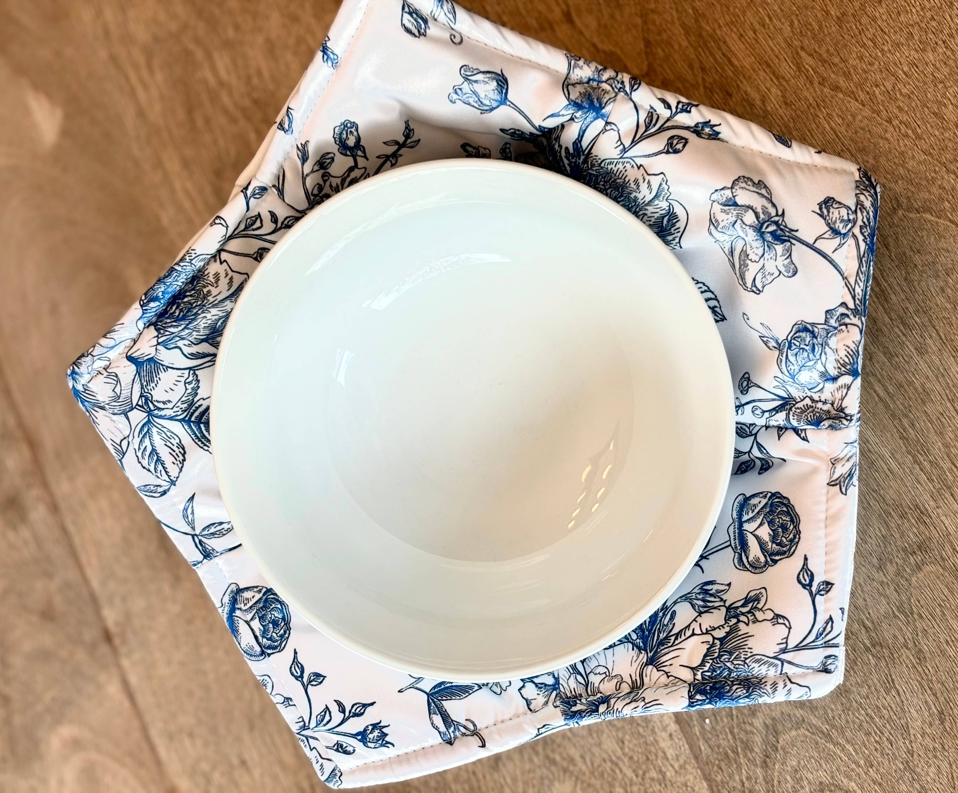 Kit Carson Accessories - Venta al por mayor Utensilio/dispositivo de cocina - Flores Bowl Cozy Blue Transferware1