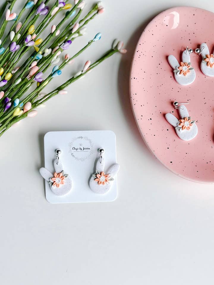 Lapins Boho pour la vente par Clays By Jessica