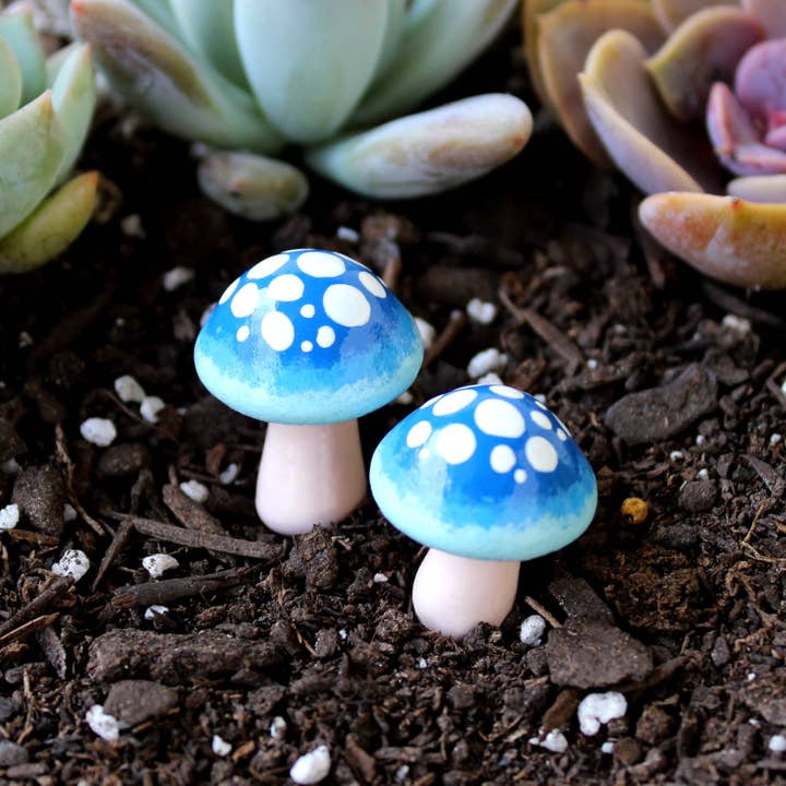 Mariposa Miniatures - Wholesale Garden/Lawn Stake - Ombre Fairy Garden Mushroom1