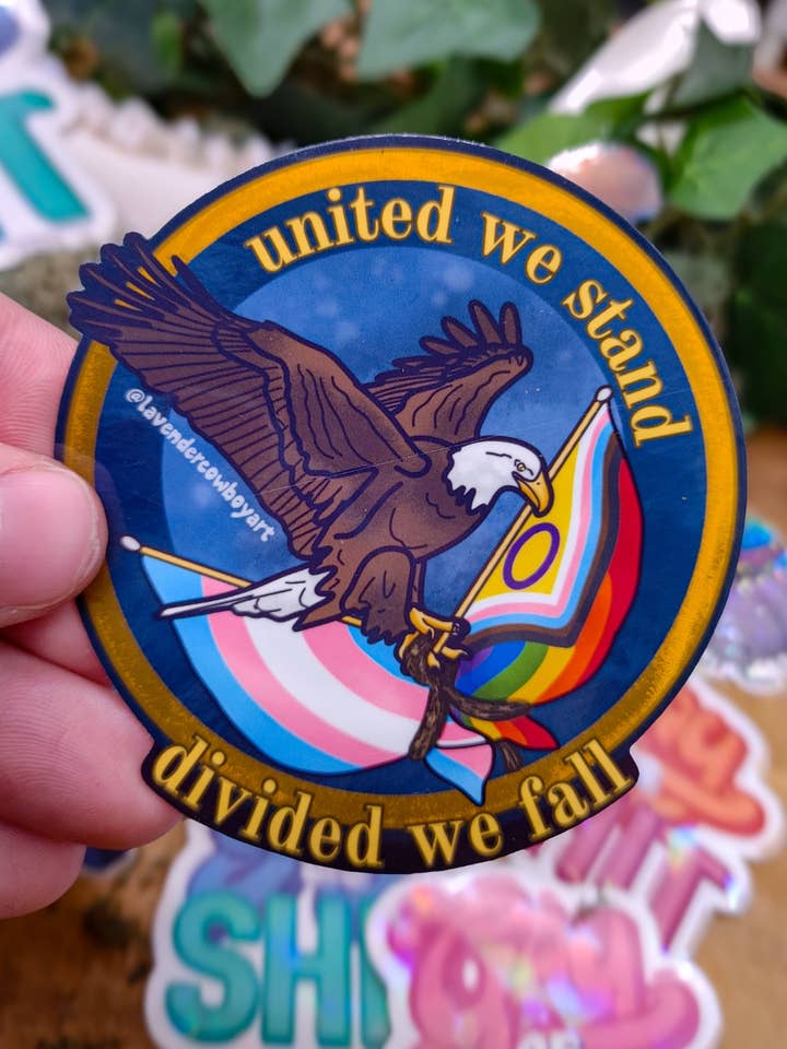 Enade står vi, söndrade faller vi vinylklistermärke för wholesale av Lavender Cowboy Art