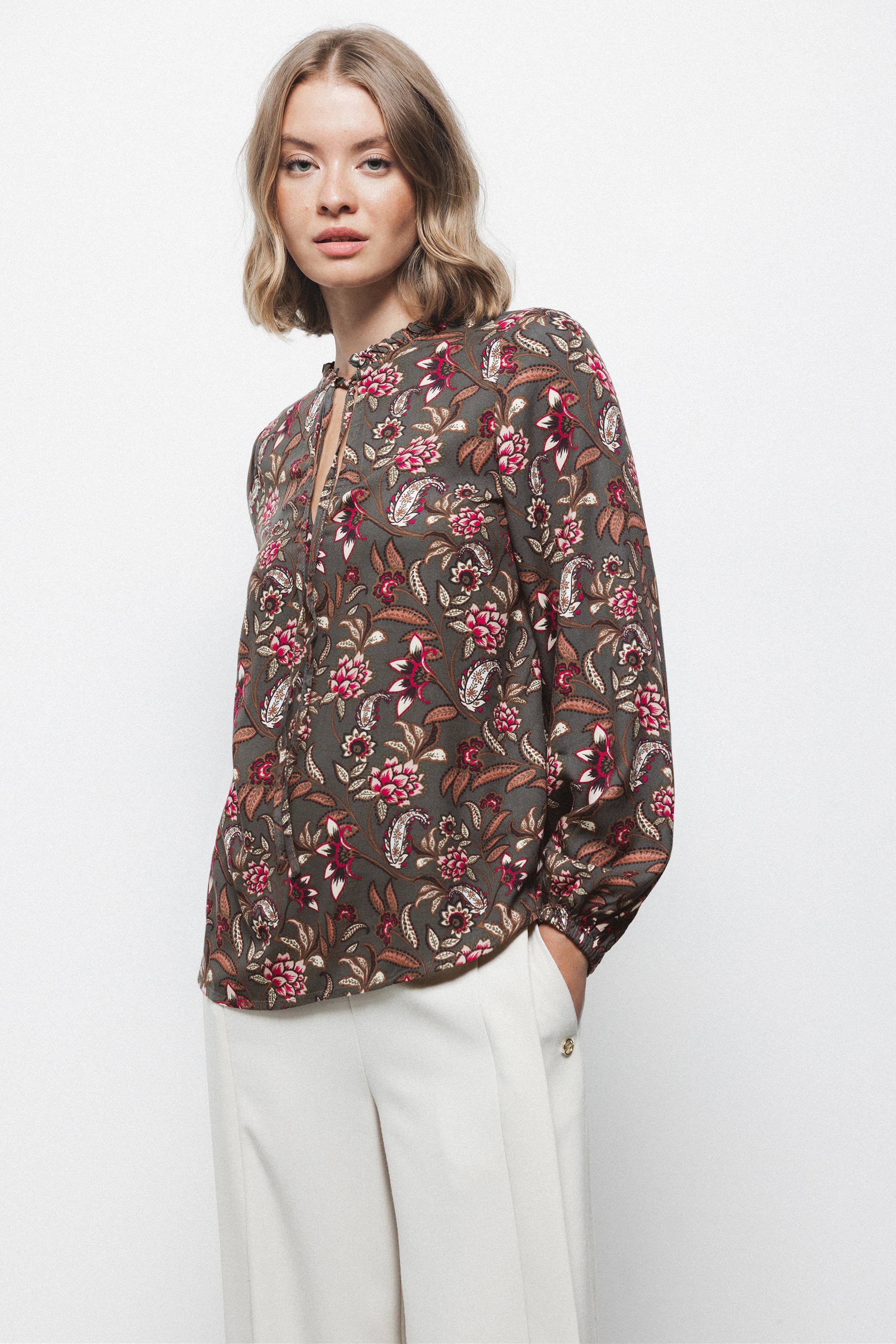 Lanidor - Wholesale Blouse - Women's - Floral Print Blouse (416696-188)0