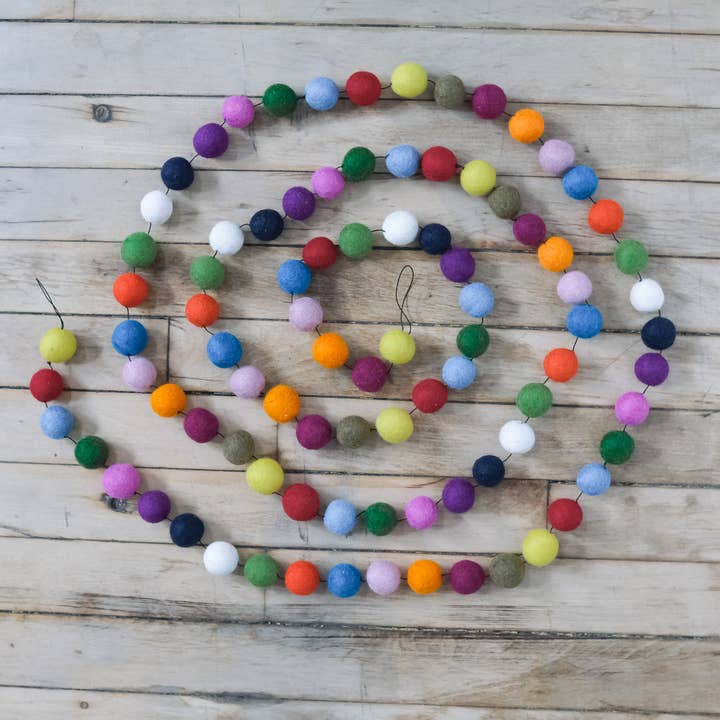 Karma Nepal Crafts – Großhandel Künstlicher Weihnachtsbaum – Gefilzte Pompon-Weihnachtsgirlande4