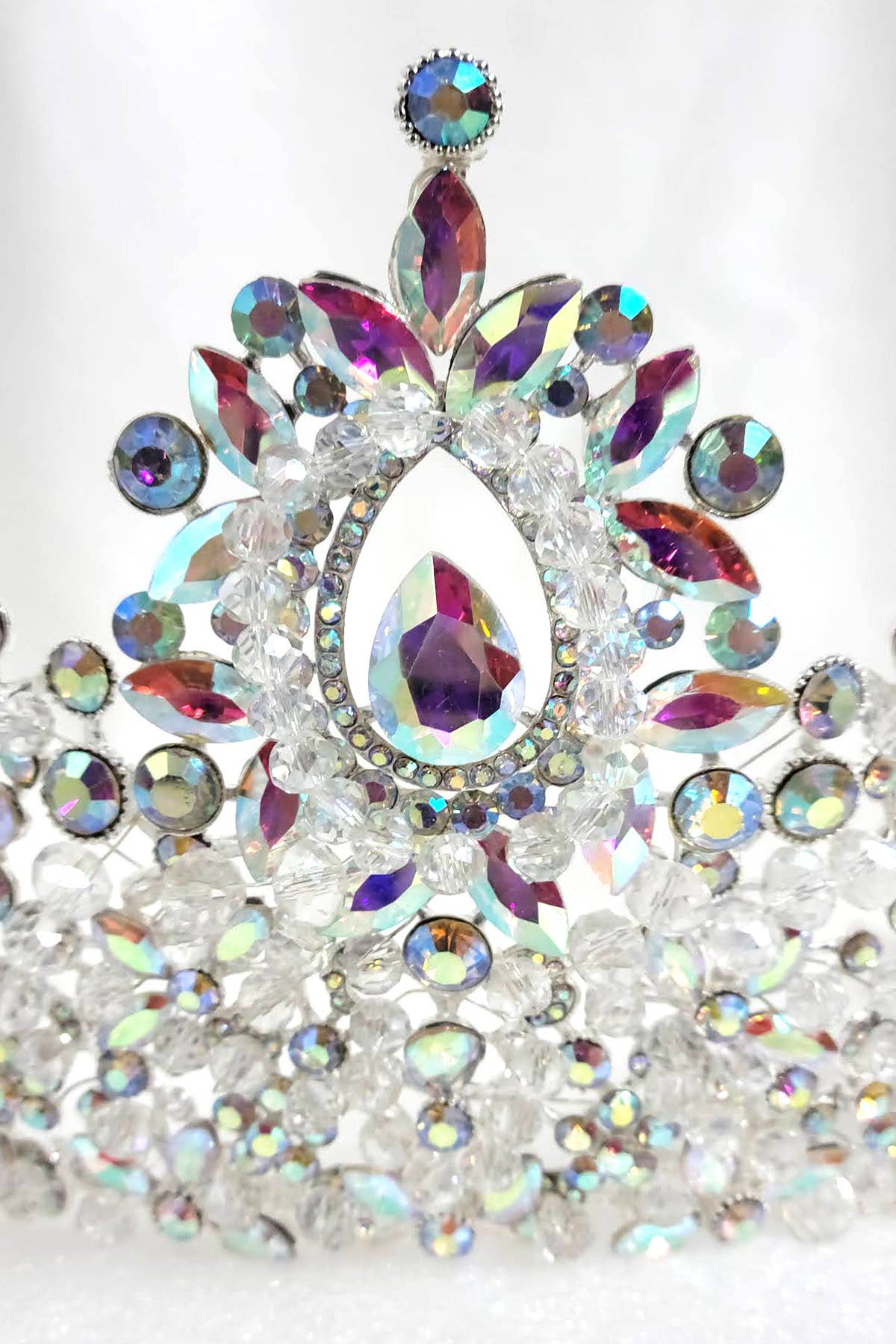 Chicas - Wholesale Tiara - Women's - Metal tiara with crystal balls and jewel rhinestones HT96233