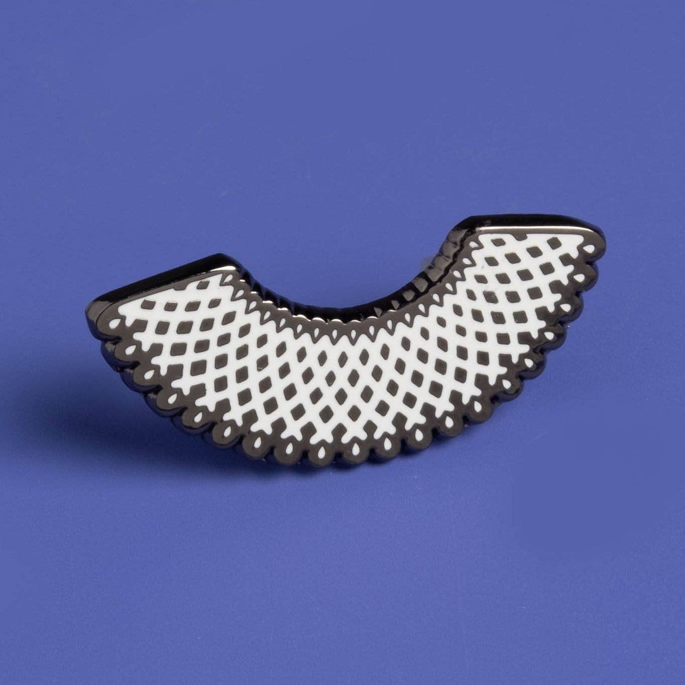 Dissent Pins – Engroshandel Reversnål/knap – RBG Favorit krave Pin