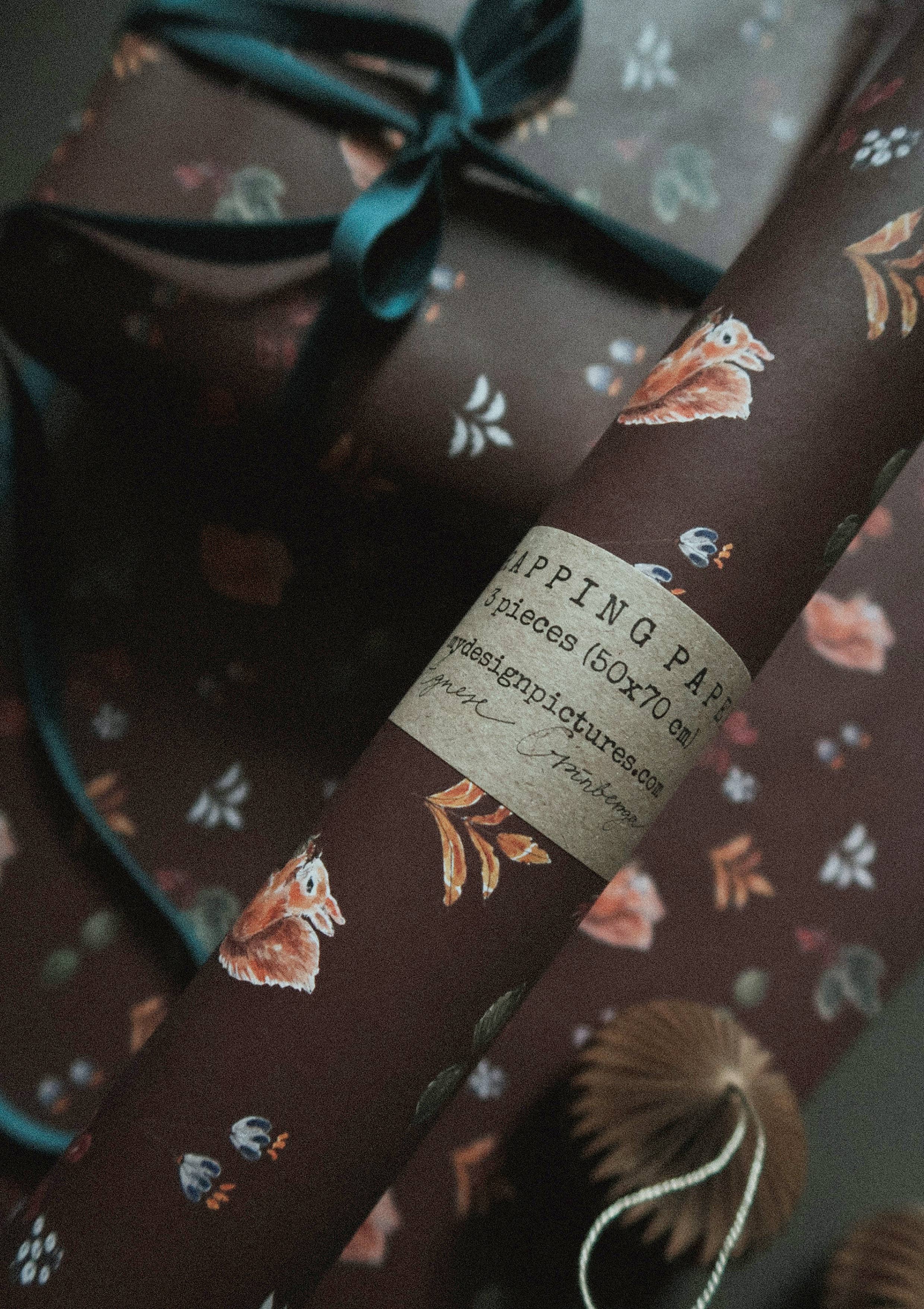 MyDesignPictures – papel de embrulho por atacado – Conjunto de 3 folhas de papel de presente floral de Natal, marrom sobre branco2