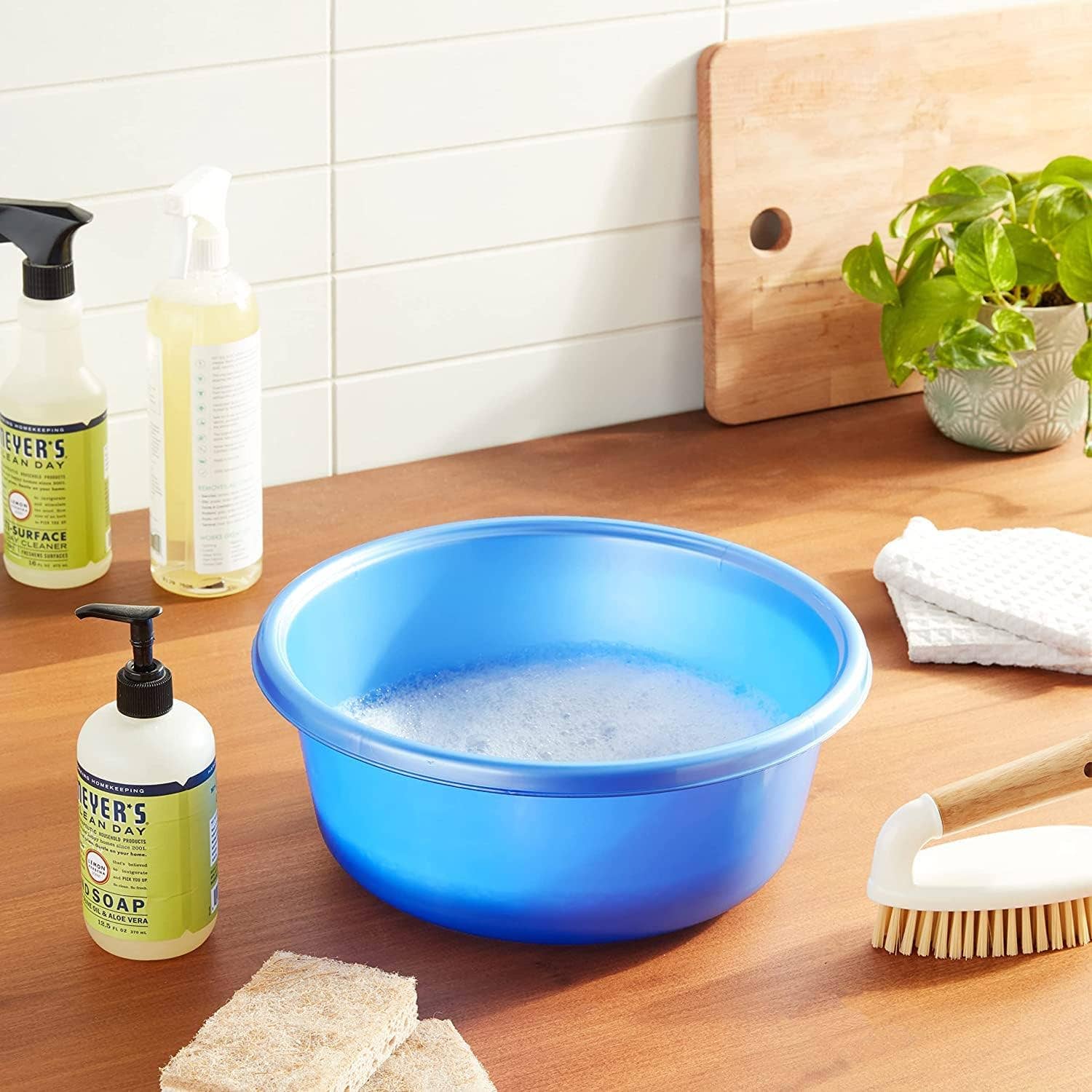 YBM HOME INC. - Wholesale Laundry Basket - Round Plastic Wash Basin 4 Quart - 10 Colors10