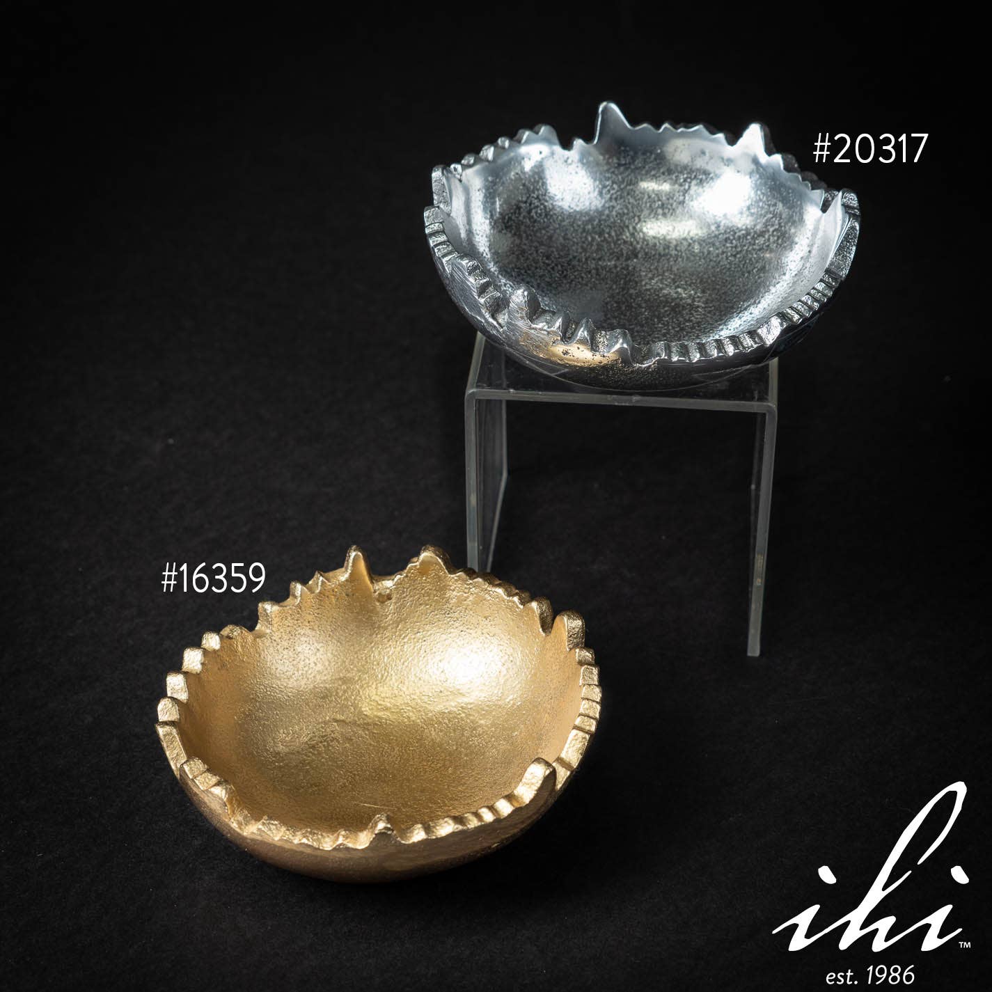 India Handicrafts Inc - Vendita all'ingrosso Ciotole/Piatti decorativi - Ciotola rotonda con bordo strappato in alluminio testurizzato, S7