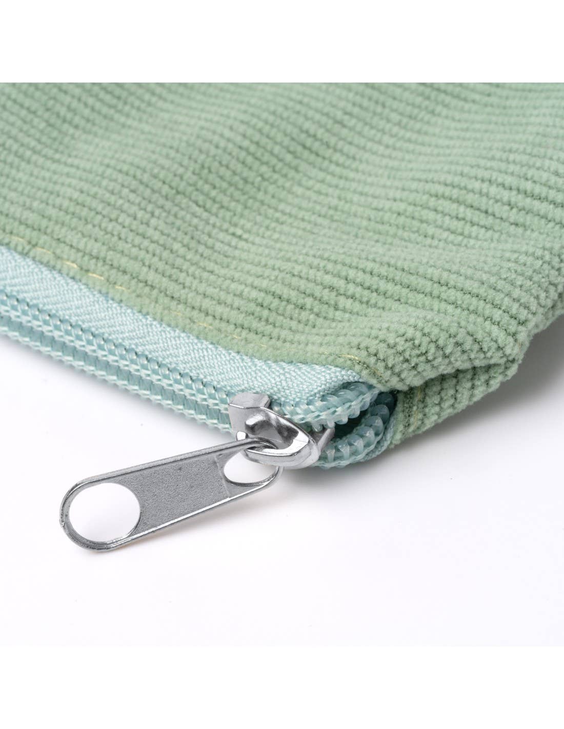 STAR WAY, S.L. - Wholesale Toiletry Bag - Women's - Customizable corduroy toiletry bag in different colors1