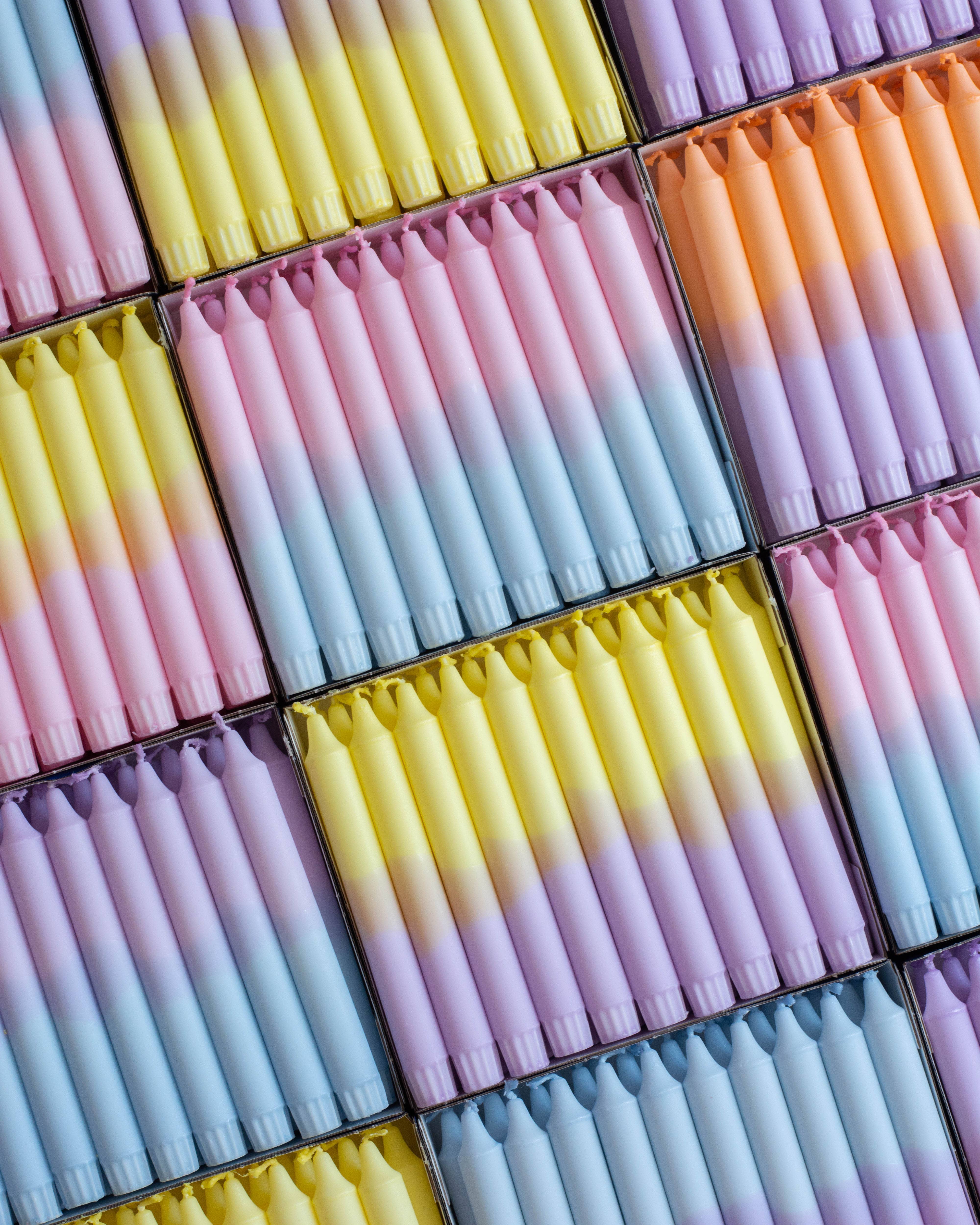 Nordtrice – Großhandel Konische Kerze/Kerzenhalter – Spitzkerzen im Frühling-Look, Pastellgelb und Rosa1