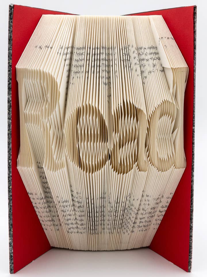 Lire la sculpture (terminée) pour la vente par Sculpted Books