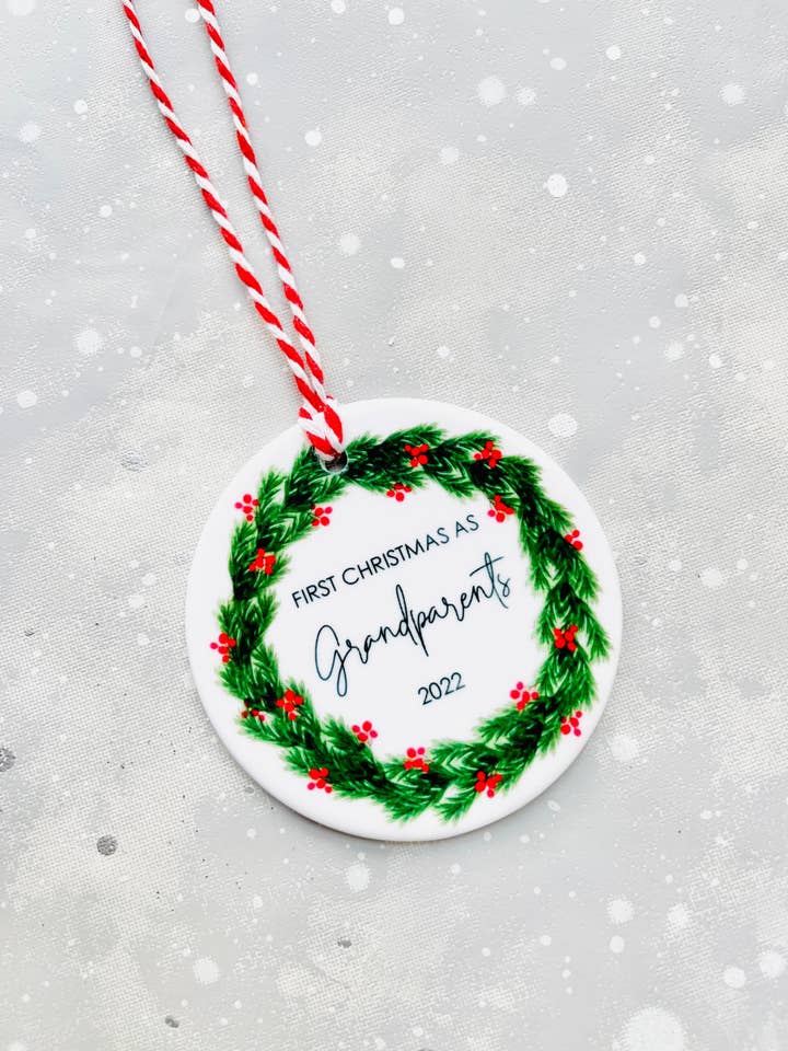 Första julen som morföräldrars prydnad för wholesale av The Gift Club