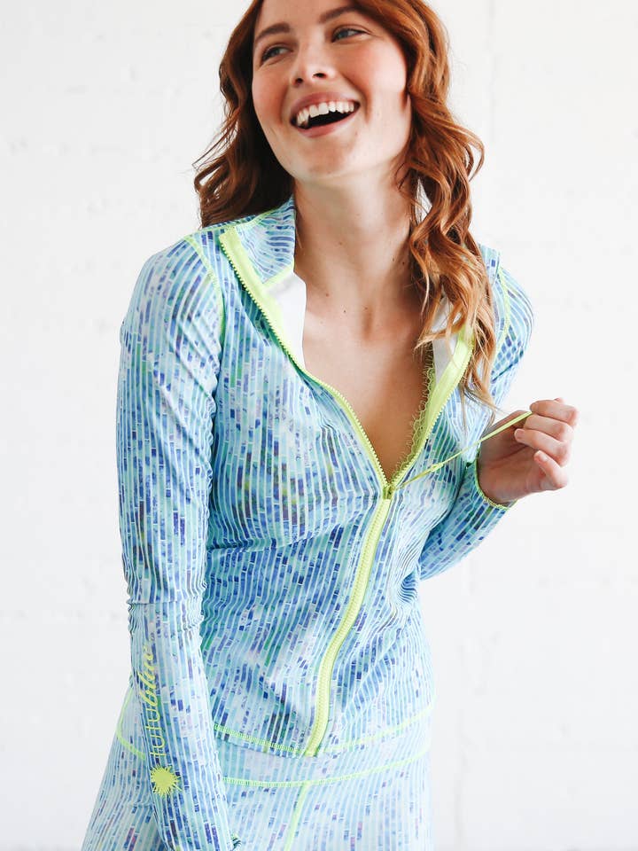 RASH GUARD À GLISSIÈRE POUR FEMME - MOSAÏQUE BLEUE pour la vente par Tutublue