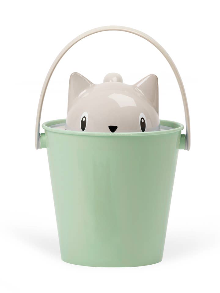 Eco-friendly croquette bucket with scoop for wholesale by United Pets