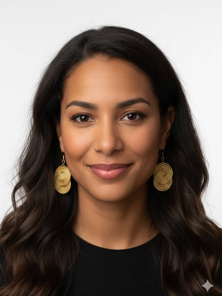 Pendientes de oro vegetal - PARIS - Biojoya Capim dourado - Joya sostenible natural hecha a mano - Ganchos - 6cmx3cm (LxAn) - SLOWECO para venta al por mayor de SLOWECO