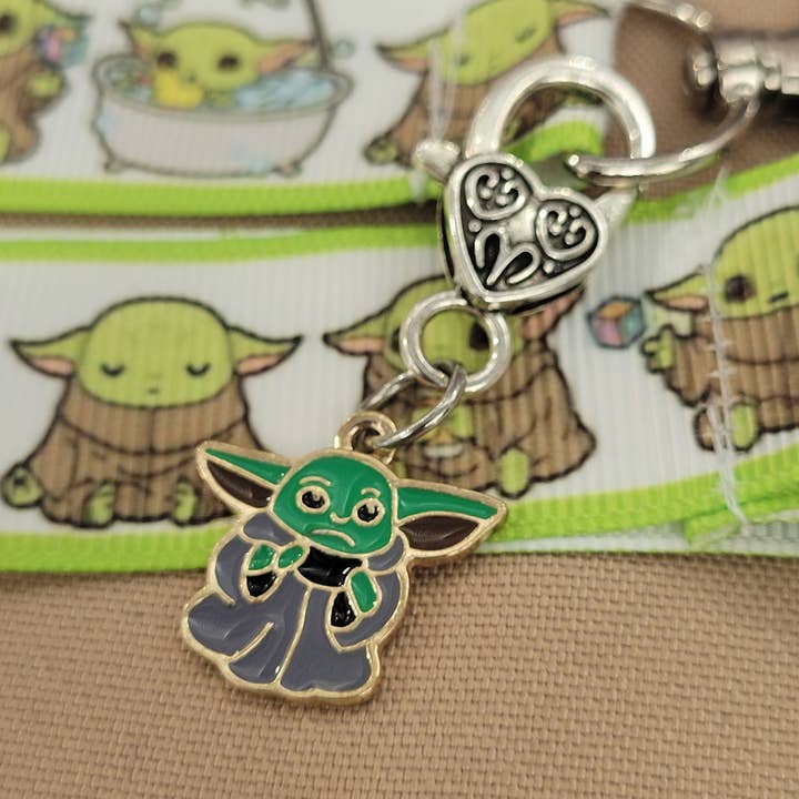 Con-Quest Crafts – wholesale Dangle earrings – Sci-Fi Star Wars Inspired Earrings Necklaces & Zipper Pulls3