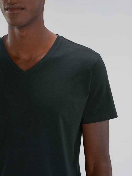negro Escote en V | Camiseta para hombre en negro | algodón orgánico de venta al por mayor en Faire