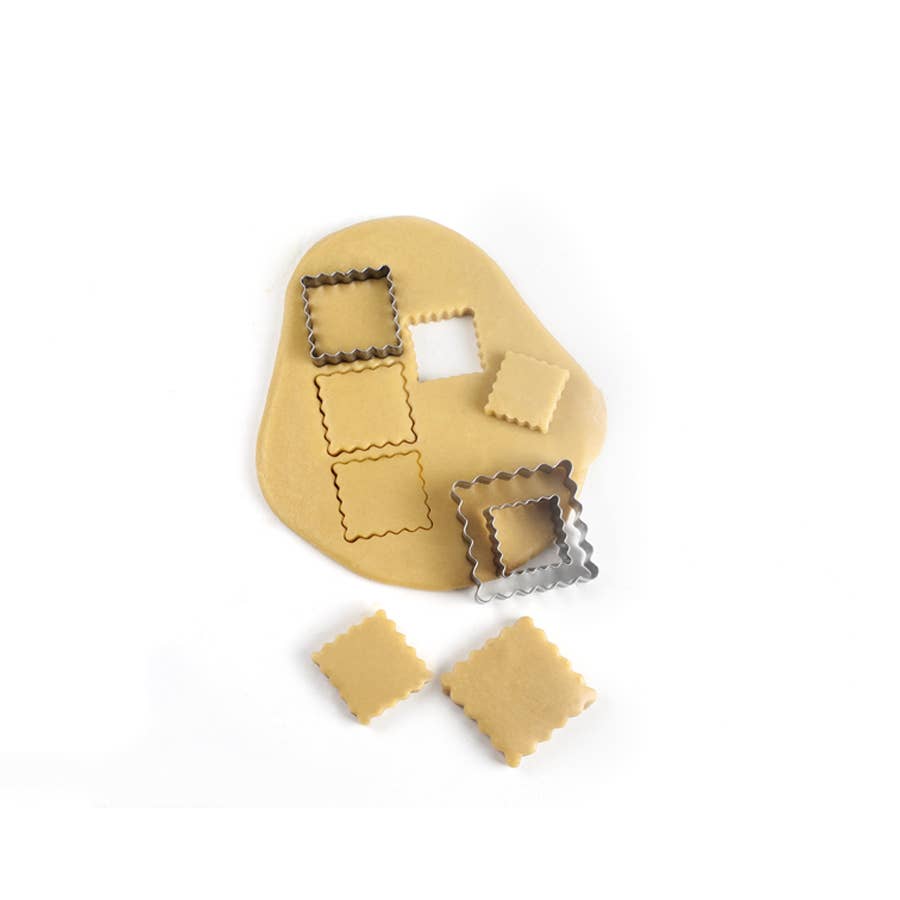 Ibili - Wholesale Cookware Set - IBILI - Set of 3 Wavy Square Cookie Cutters2