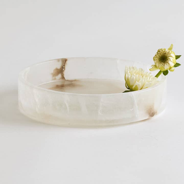 Plateau de toilette rond en albâtre Santo pour la vente par The Collective