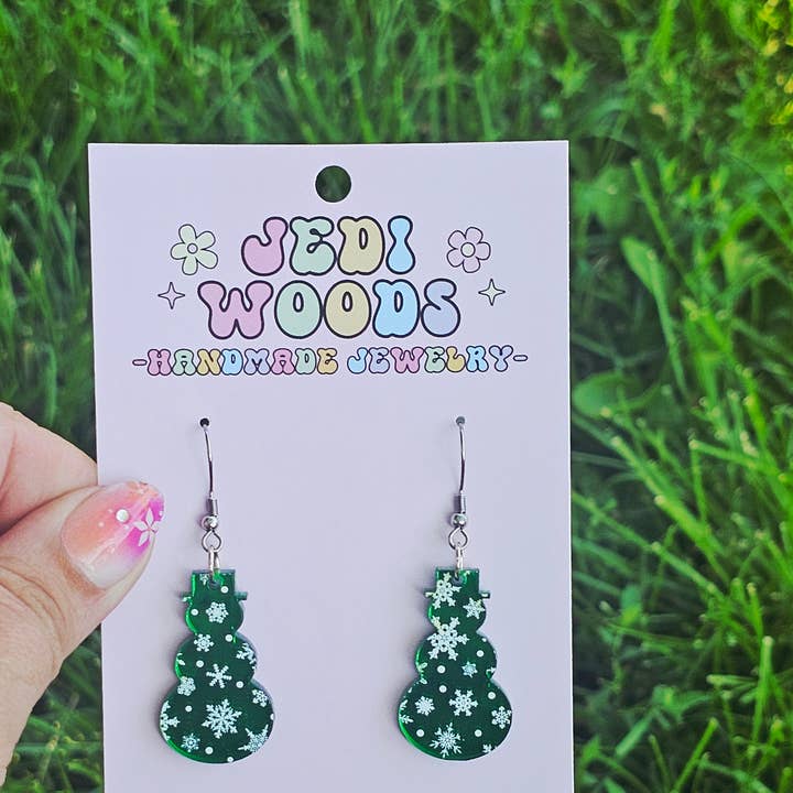 Grüne Spiegel-Schneemänner - Weihnachtsstil Schneeflocken-Ohrringe für den Großhandel von Jedi Woods LLC