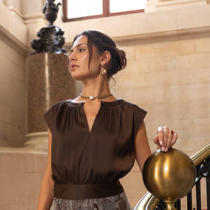 Maguie back-tie crop top - CK08161-1 and other Purchase Wholesale flare sleeve crop top. Free Returns & Net 60 Terms on Faire trending on Faire.