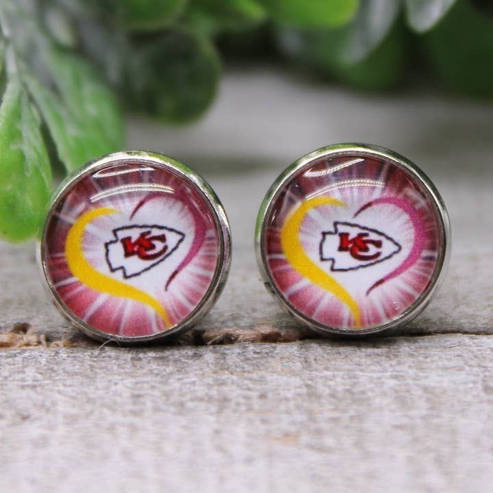 KC Chiefs Football - Heart Starburst || 12mm Glas Stud Örhängen || Hypoallergena för wholesale av Hylidae Boutique