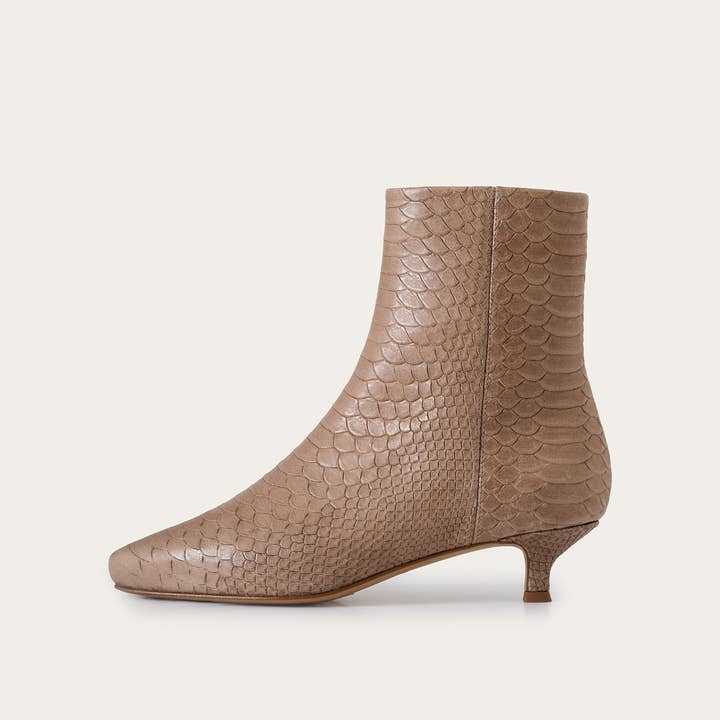 amber Vivian Boots, beige croco for wholesale on Faire1