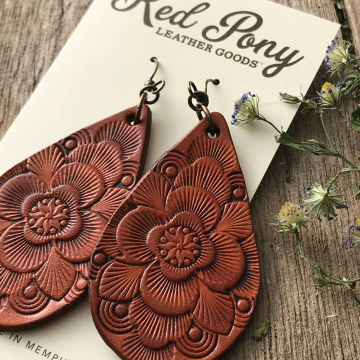 Red Pony Leather Goods - Vente Boucles d'oreilles pendantes - Boucles d'oreilles Boho Western en cuir Mandala en forme de larme3