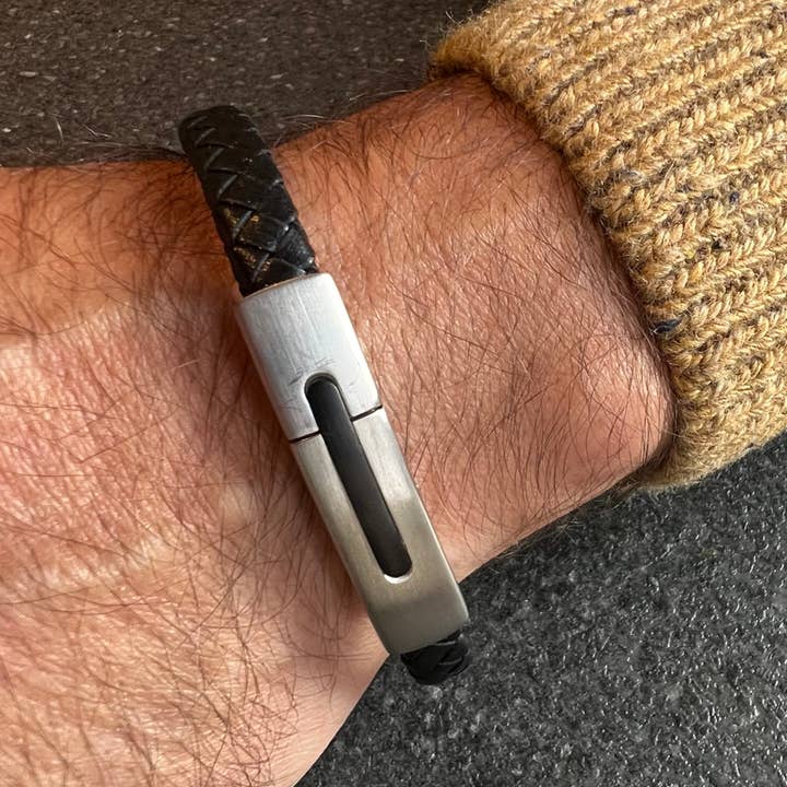 Couro reciclado, T1076wb, Fecho contrastante preto por atacado de Midhaven Ltd - Tribal Steel