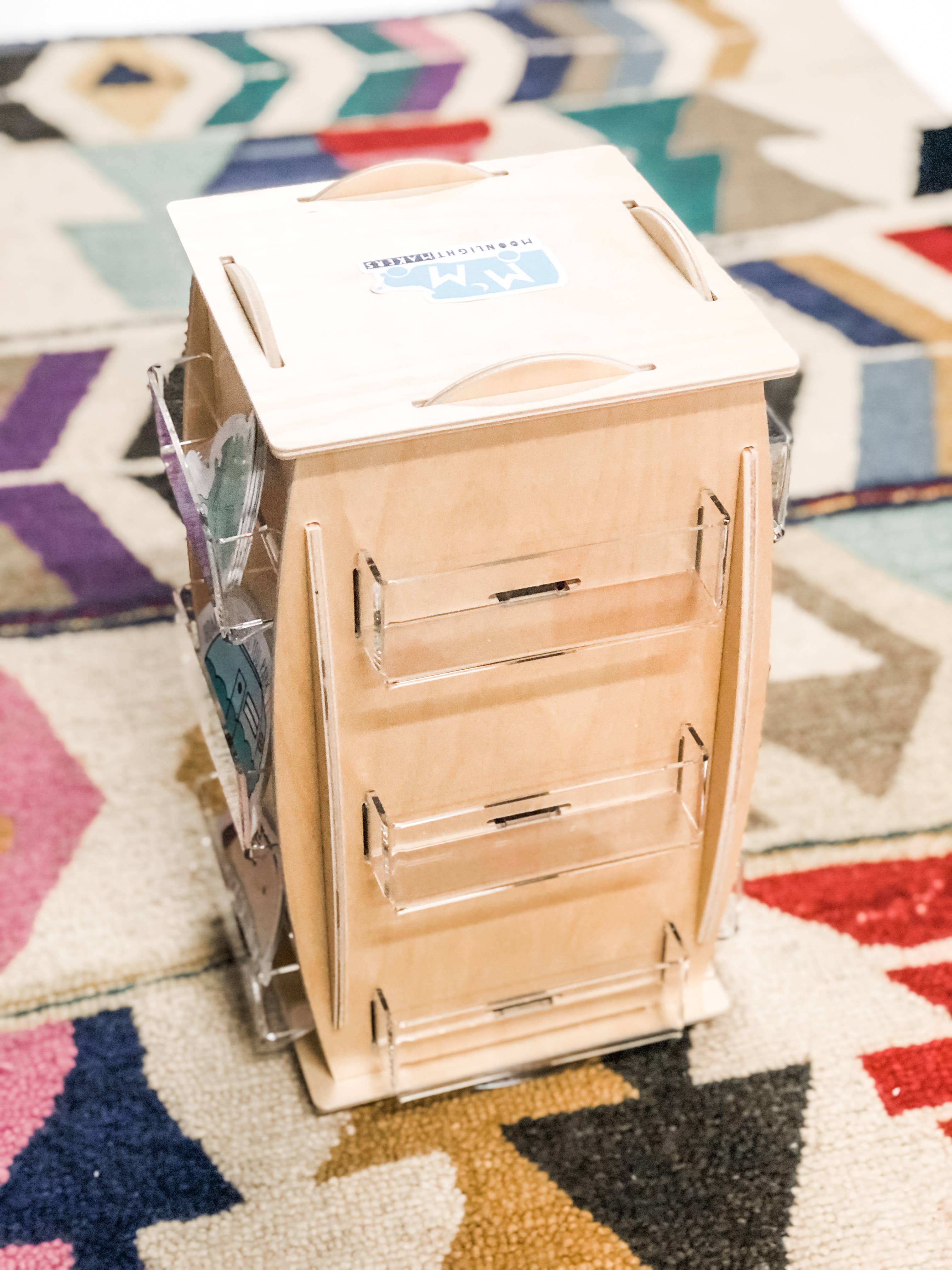 Moonlight Makers – Großhandel Verkaufsdisplay – Schreiben & Schenken – Counter Spinner - Birch Display (für Aufkleber, Magnete usw.)2